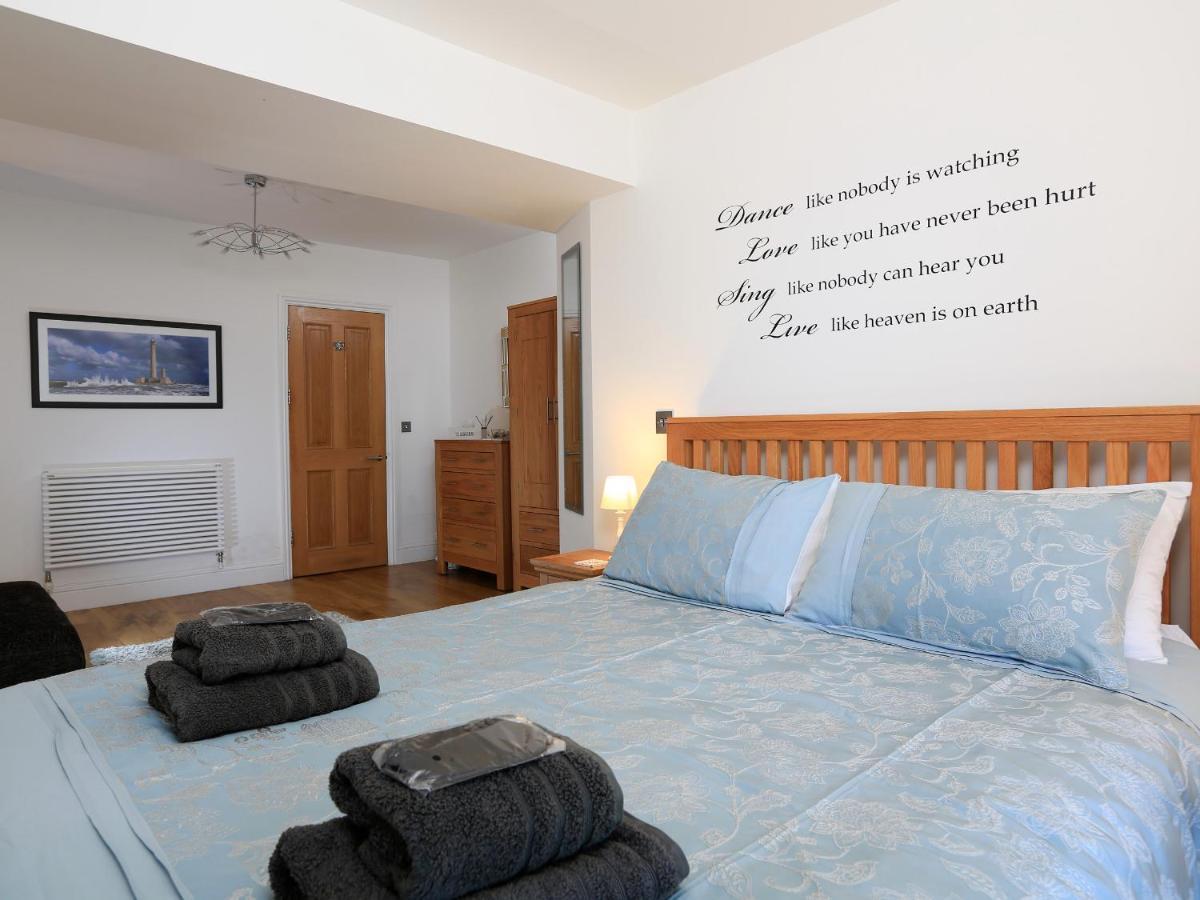 1 At The Beach Beesands Exterior photo